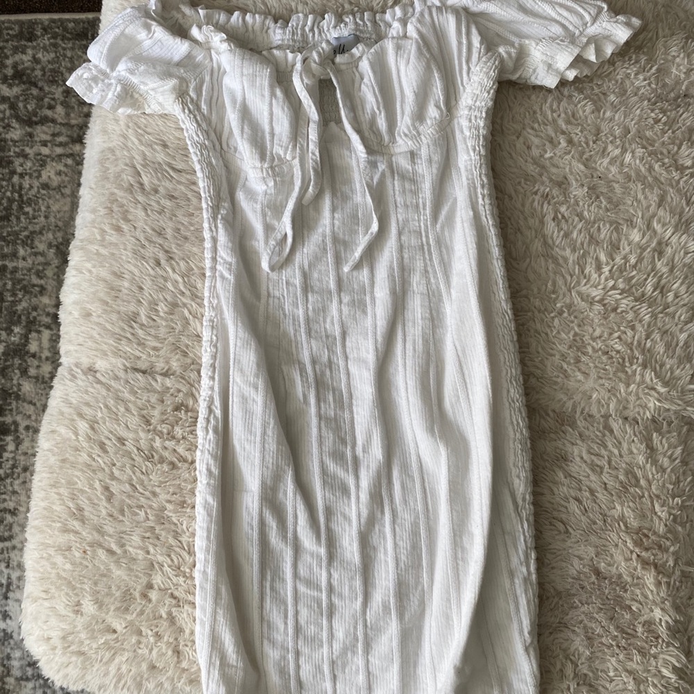 White dress - Picture 2 of 2